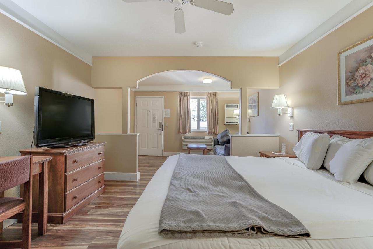 Burney Shasta Pines Motel & Suites מראה חיצוני תמונה